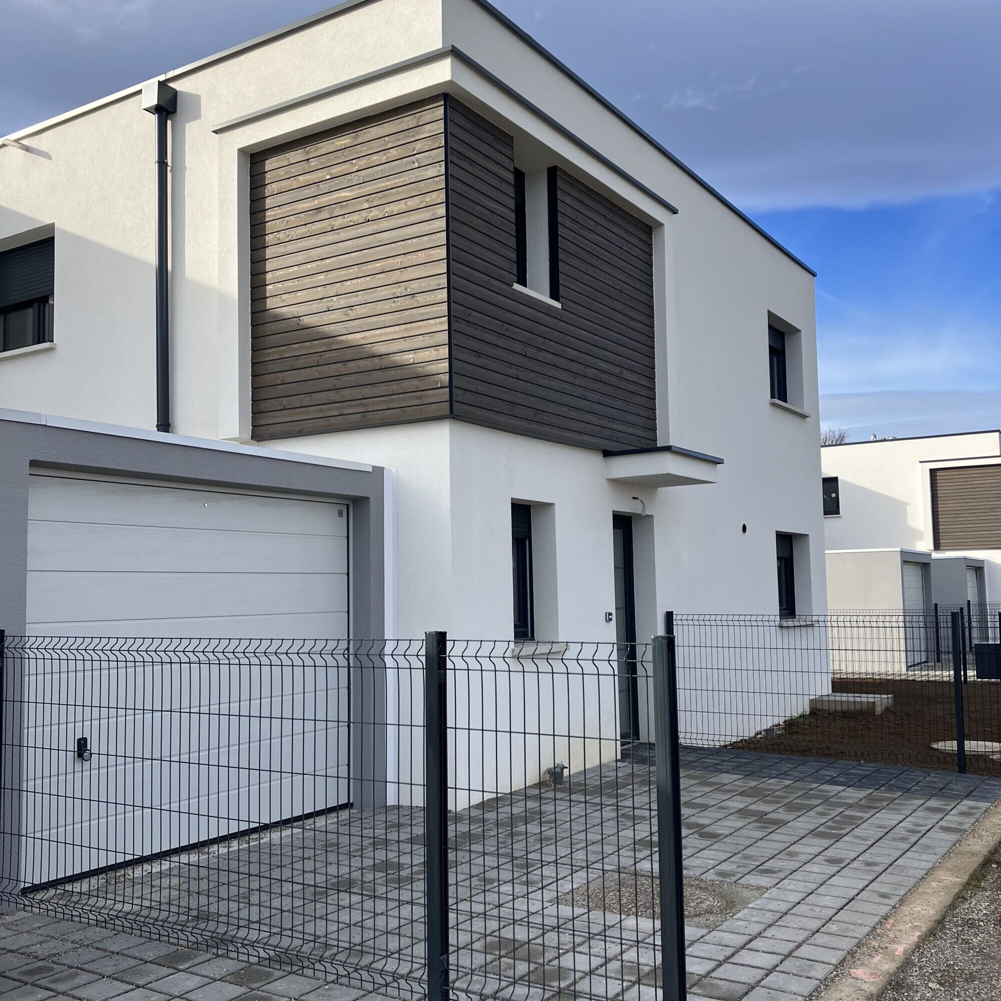 Quels sont les styles architecturaux associ&eacute;s aux maisons &agrave; toit plat ? S&eacute;lestat